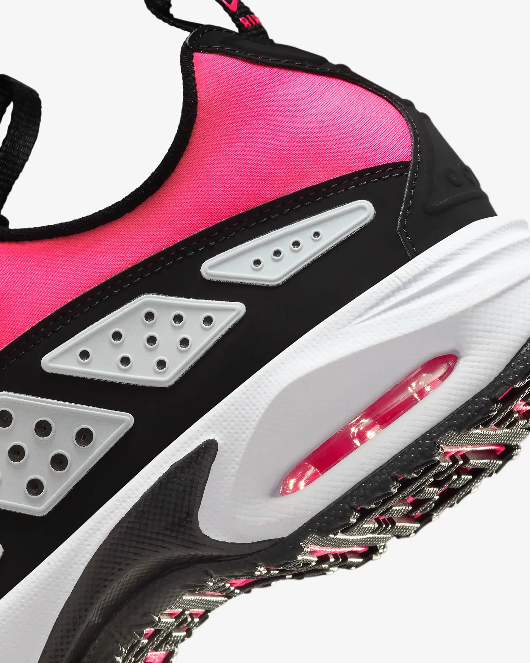 Nike Air Max SNDR Pink sneaker