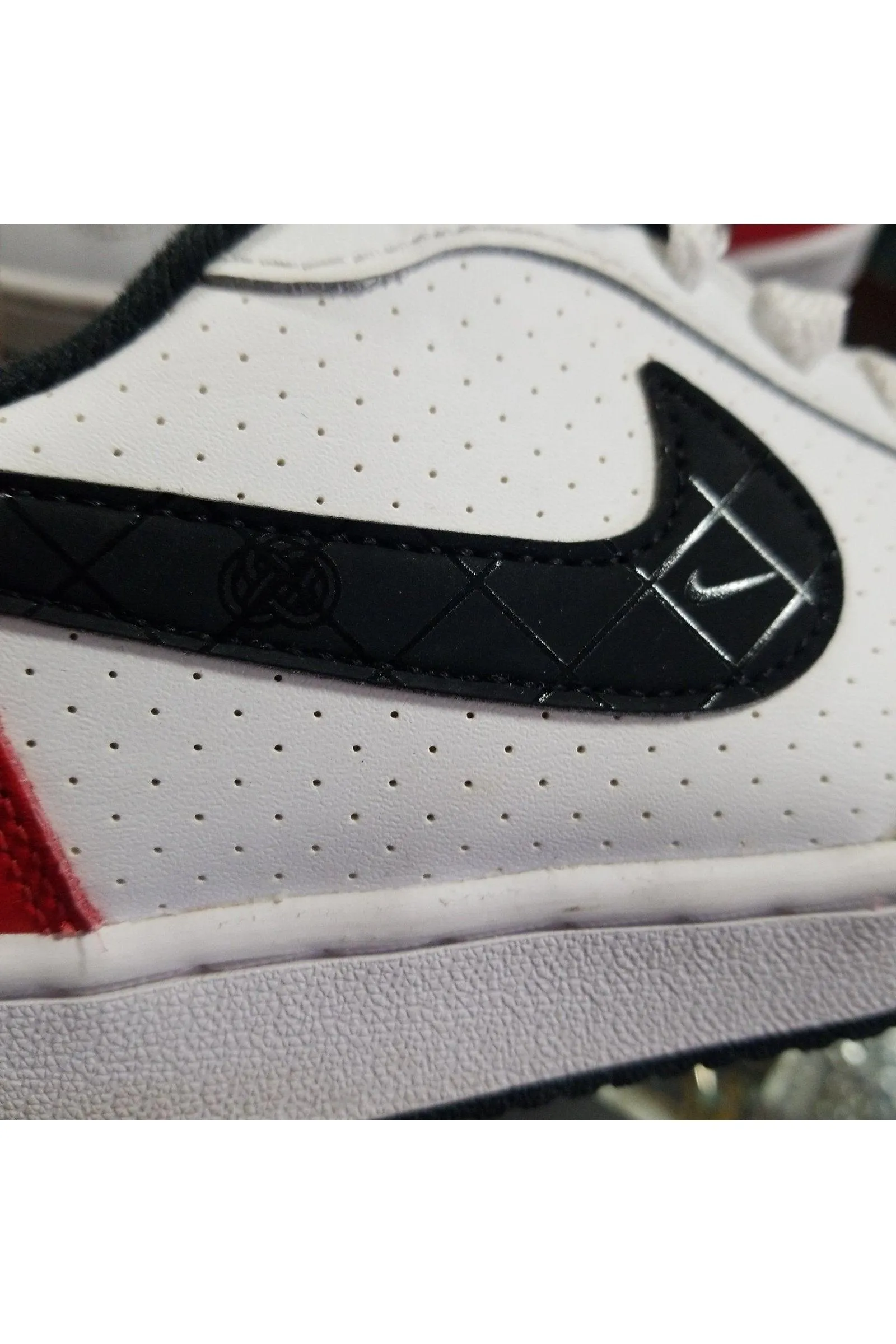 Nike unisex kids white/red/black sneakers size 4.5Y